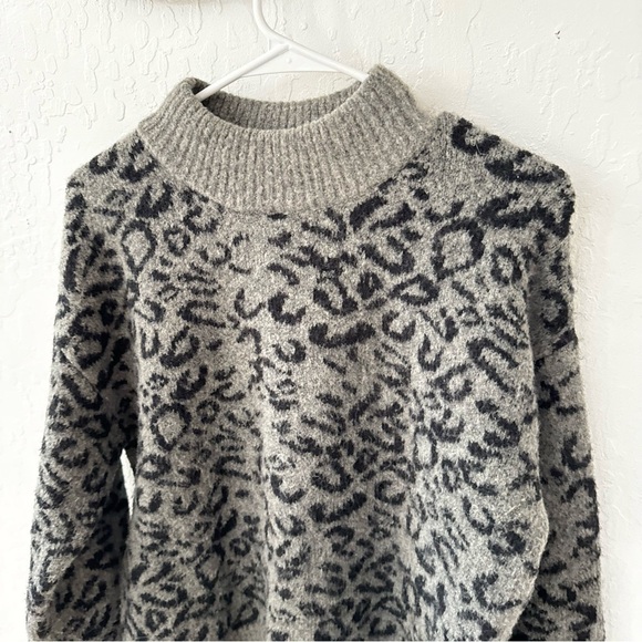 John + Jenn Cheetah Gray Black Xavier High Neck Pullover Sweater S Petite - Picture 9 of 9